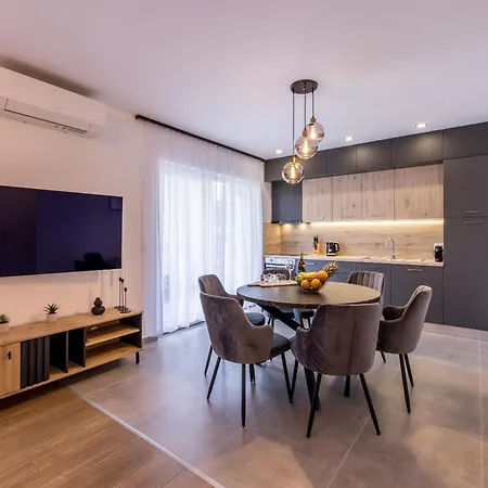 Apartmán Adriatic Nest, Cozy And Modern Two Bedroom *