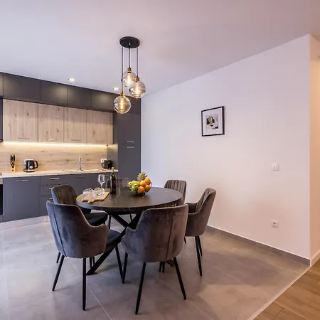 Apartmán Adriatic Nest, Cozy And Modern Two Bedroom Kaštela