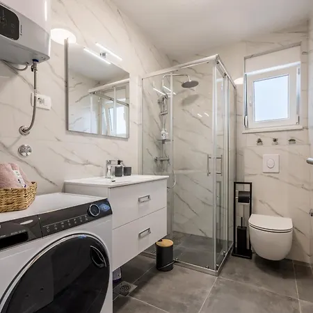 Apartmán Adriatic Nest, Cozy And Modern Two Bedroom
